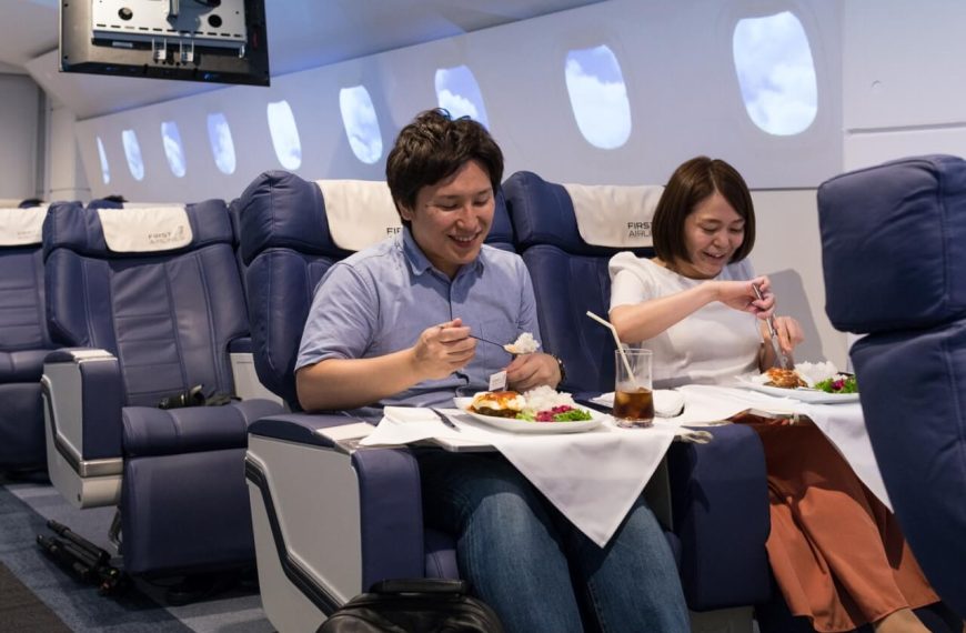 מסעדה בטוקיו מאפשרת לכם (במציאות מדומה) טיסה במחלקה ראשונה !