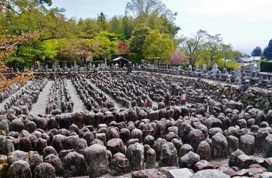 מקדש אדאשינונמבוצוג'י – אראשיאמה – Adashino-Nembutsu-ji Temple